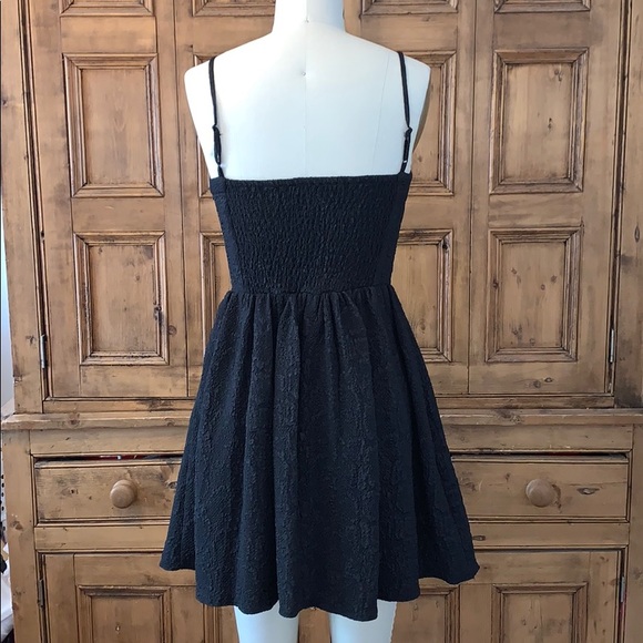 Black textured homecoming/party dress - Picture 3 of 4